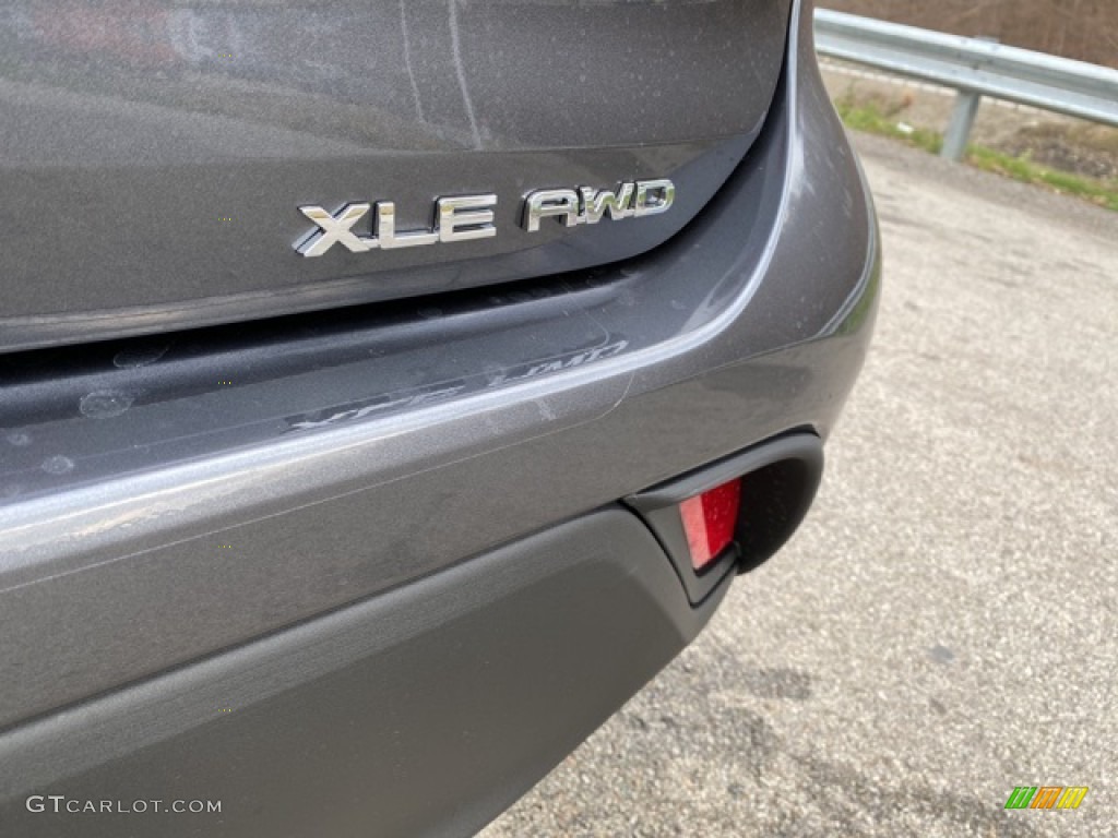 2021 Toyota Highlander XLE AWD Marks and Logos Photo #140456509