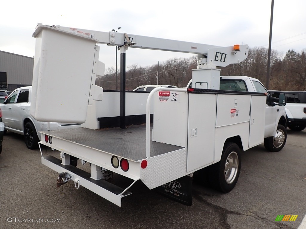 2004 F450 Super Duty XL Regular Cab Chassis Utility - Oxford White / Medium Flint photo #3