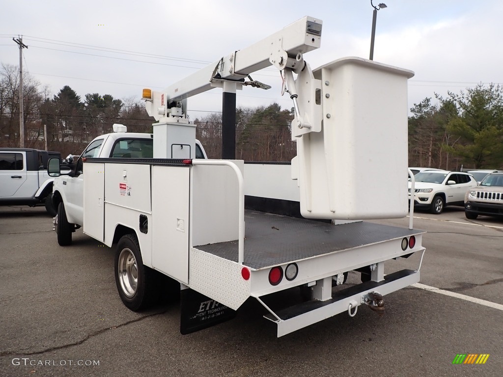 2004 F450 Super Duty XL Regular Cab Chassis Utility - Oxford White / Medium Flint photo #4