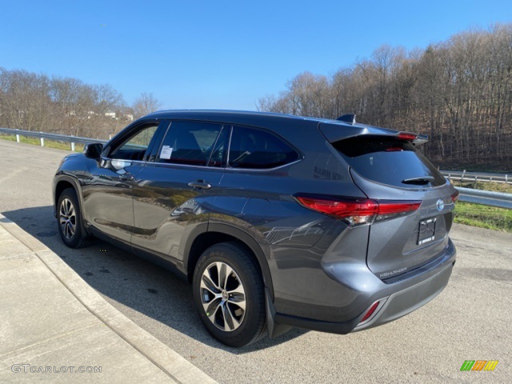 2021 Highlander Hybrid XLE AWD - Magnetic Gray Metallic / Black photo #2