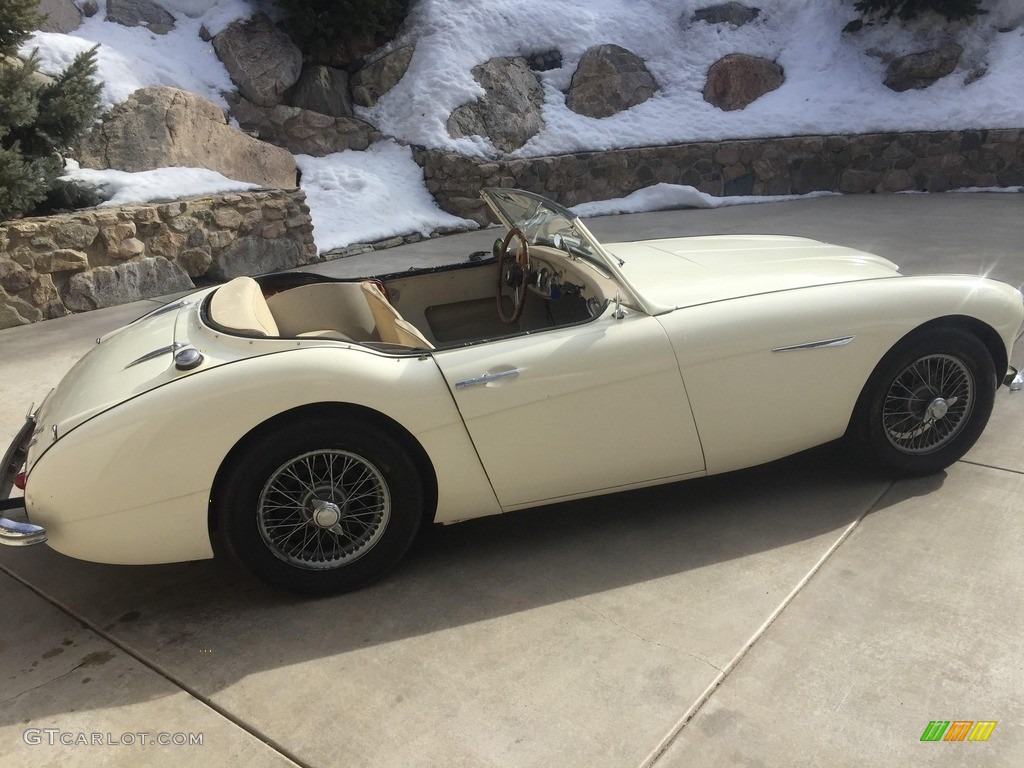 Old English White 1960 Austin-Healey 3000 MMk I BT7 2+2 Exterior Photo #140475079
