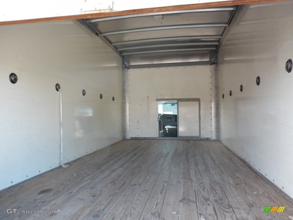 2016 Chevrolet Express Cutaway 3500 Moving Van Trunk Photo #140476396