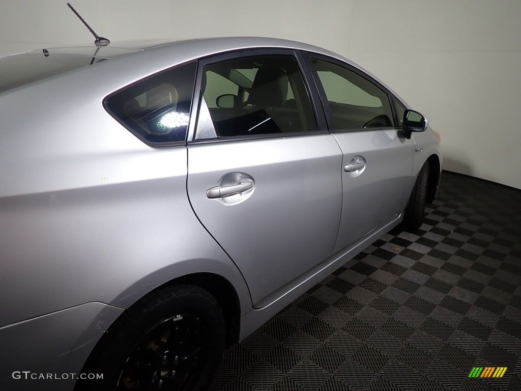 2012 Prius 3rd Gen Two Hybrid - Classic Silver Metallic / Dark Gray photo #18