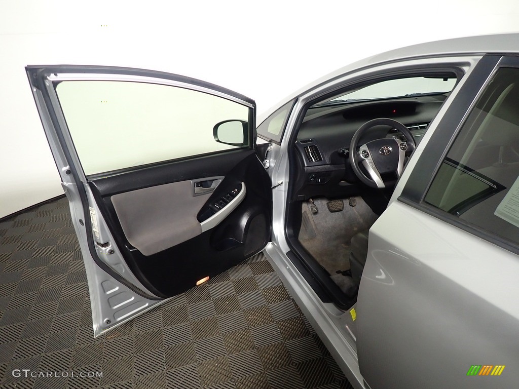 2012 Prius 3rd Gen Two Hybrid - Classic Silver Metallic / Dark Gray photo #19