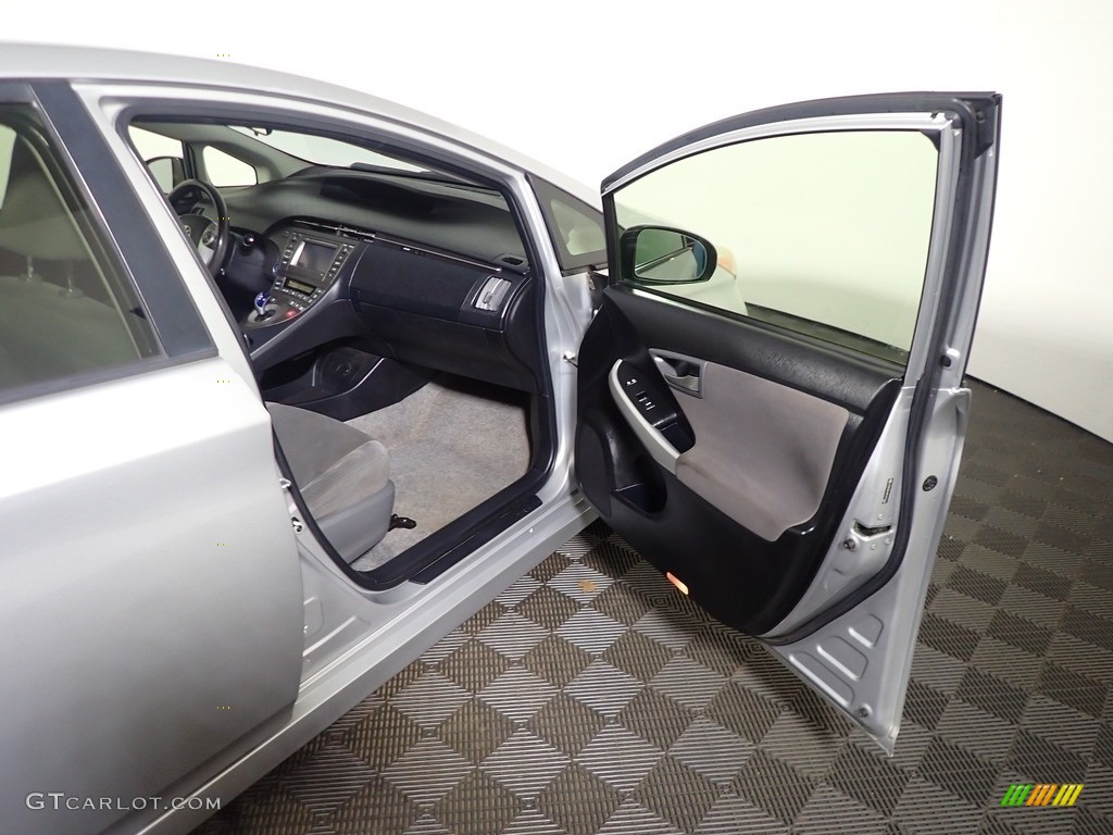 2012 Prius 3rd Gen Two Hybrid - Classic Silver Metallic / Dark Gray photo #38