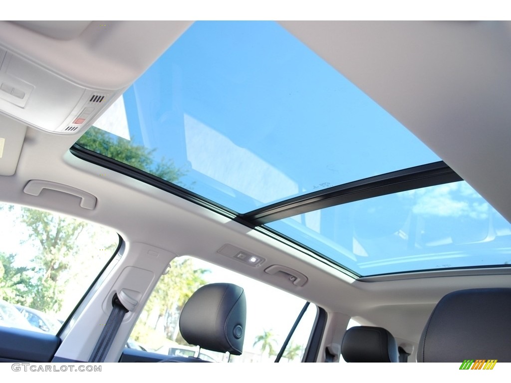 2018 Volkswagen Tiguan SE Sunroof Photo #140482990