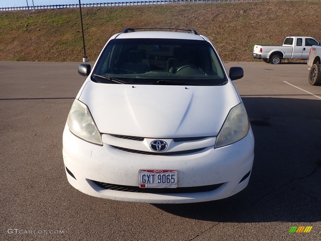 2008 Sienna LE - Natural White / Stone photo #3