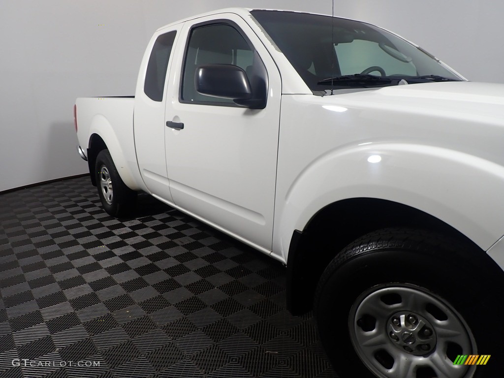 2006 Frontier XE King Cab - Avalanche White / Steel photo #3