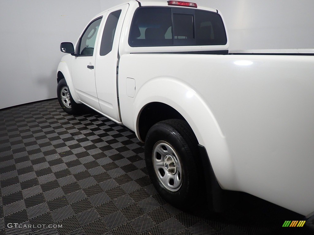 2006 Frontier XE King Cab - Avalanche White / Steel photo #17