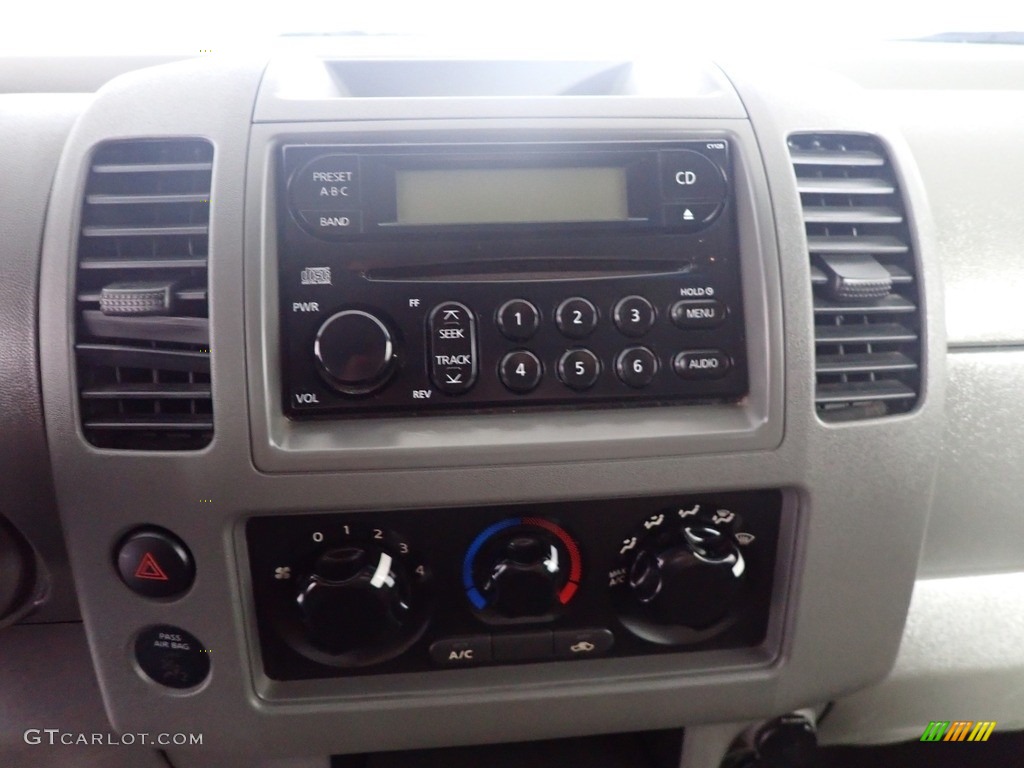 2006 Frontier XE King Cab - Avalanche White / Steel photo #27
