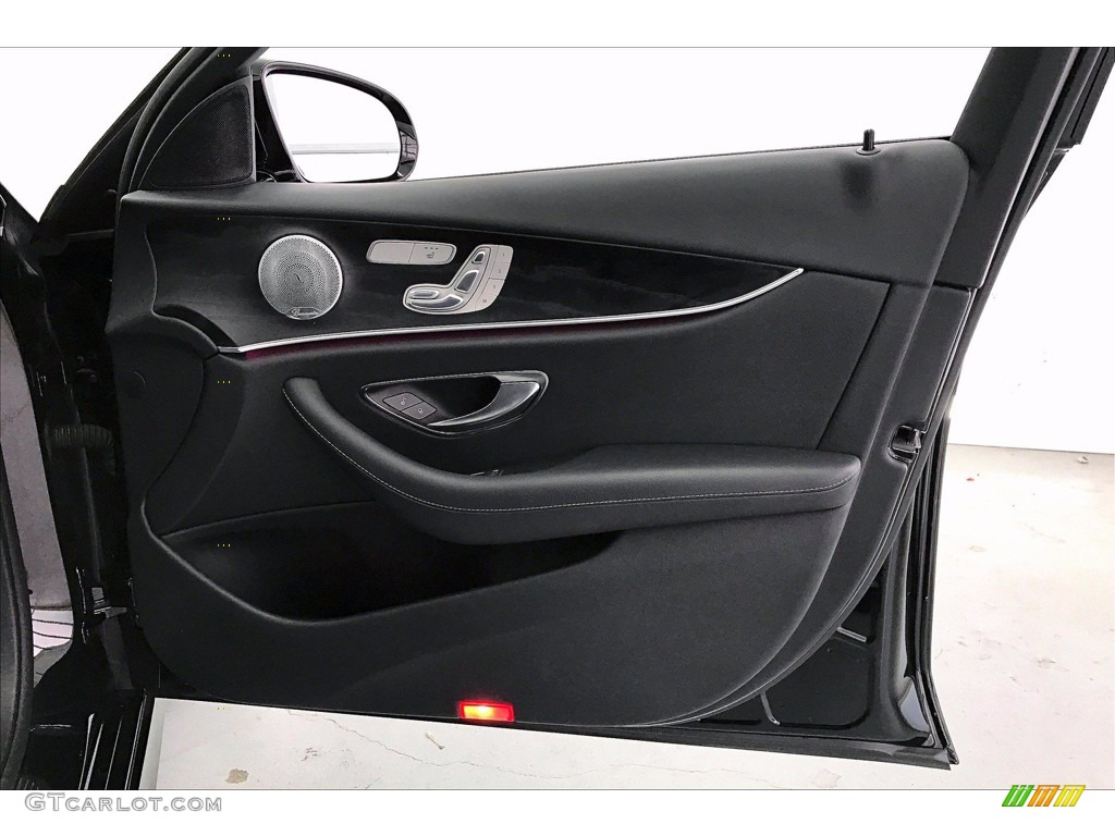 2017 E 400 4Matic Wagon - Black / Black photo #27