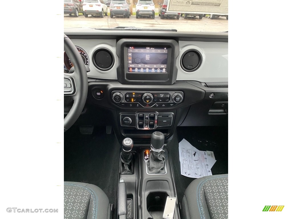 2021 Jeep Wrangler Unlimited Islander 4x4 Controls Photos