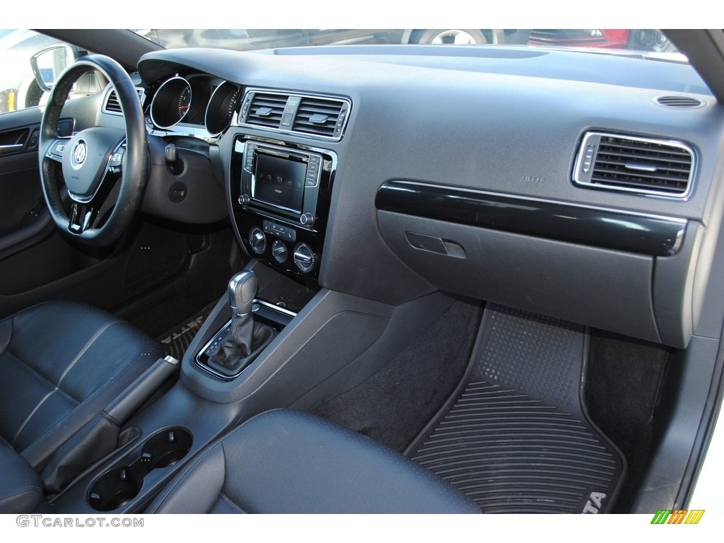 2018 Jetta SE Sport - Pure White / Titan Black photo #17