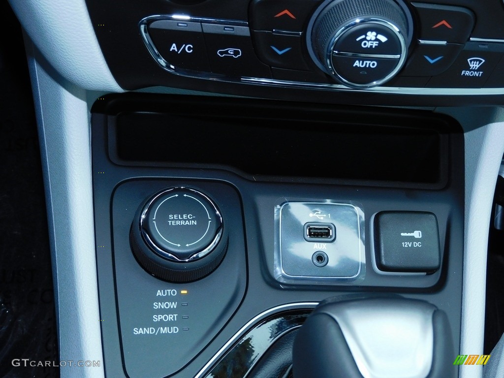 2021 Jeep Cherokee Limited 4x4 Controls Photo #140514566