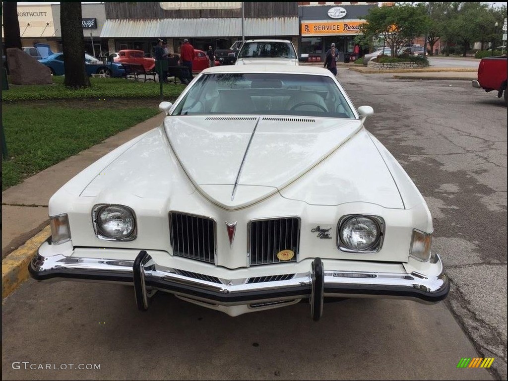 Cameo White 1973 Pontiac Grand Prix Coupe Exterior Photo #140515240
