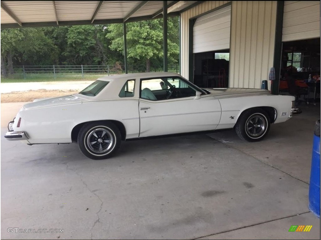 Cameo White 1973 Pontiac Grand Prix Coupe Exterior Photo #140515368