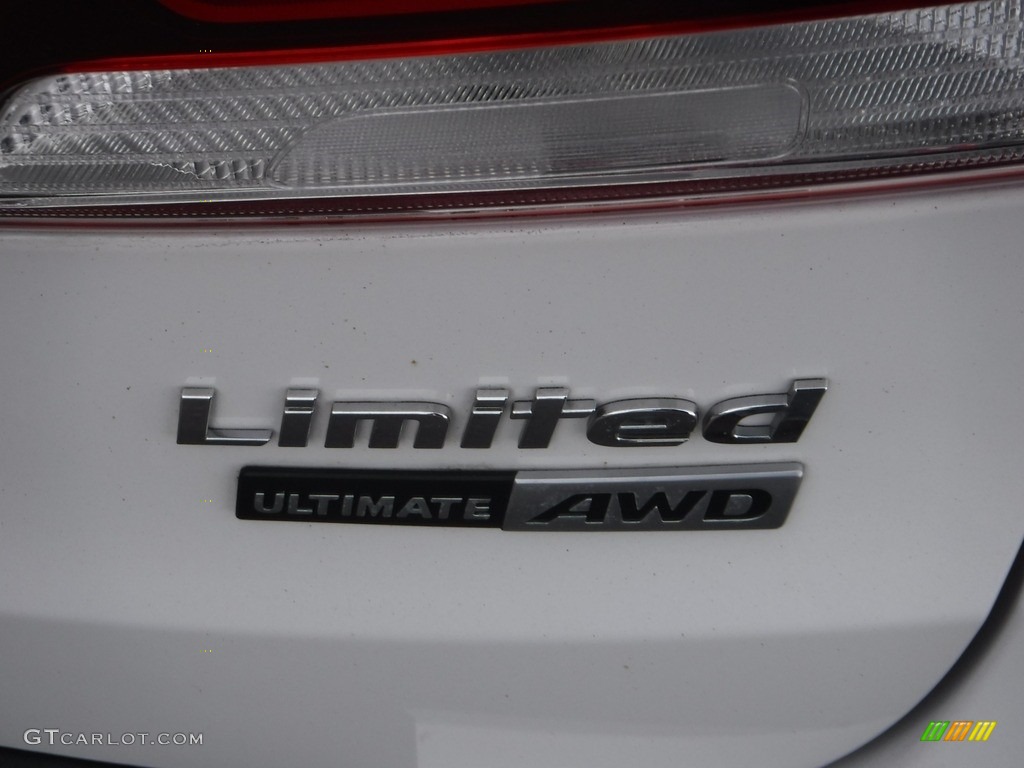 2017 Santa Fe Limited Ultimate AWD - Monaco White / Gray photo #10