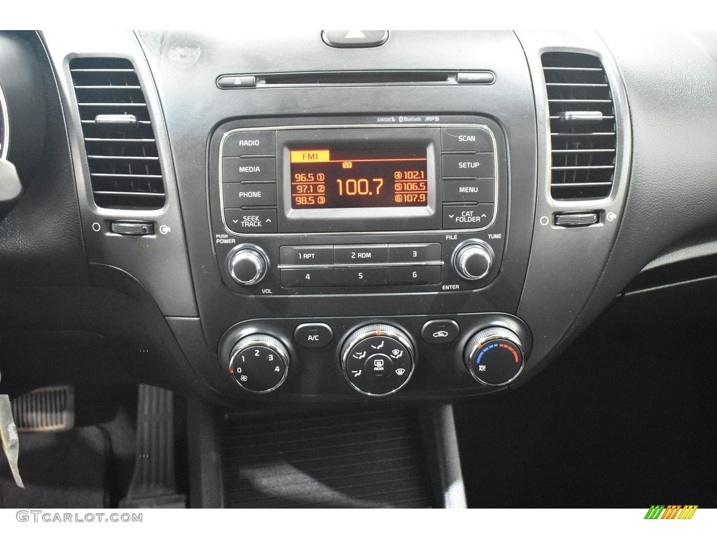 2016 Kia Forte5 LX Controls Photo #140516398