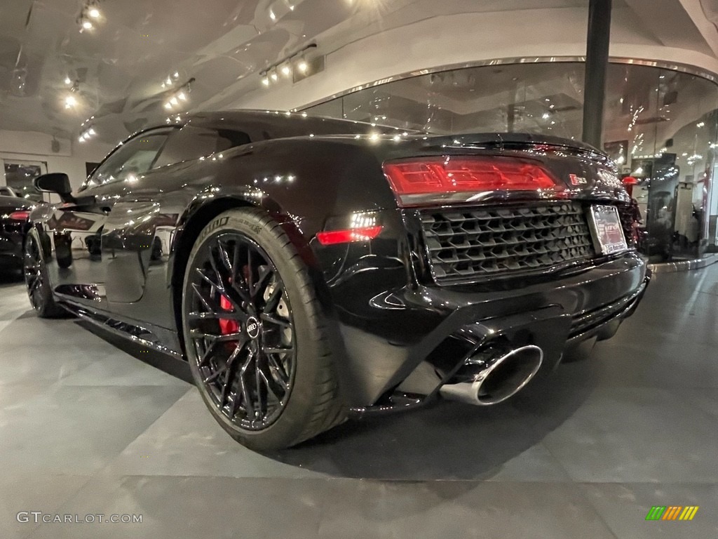 2020 R8 V10 - Mythos Black Metallic / Black photo #3