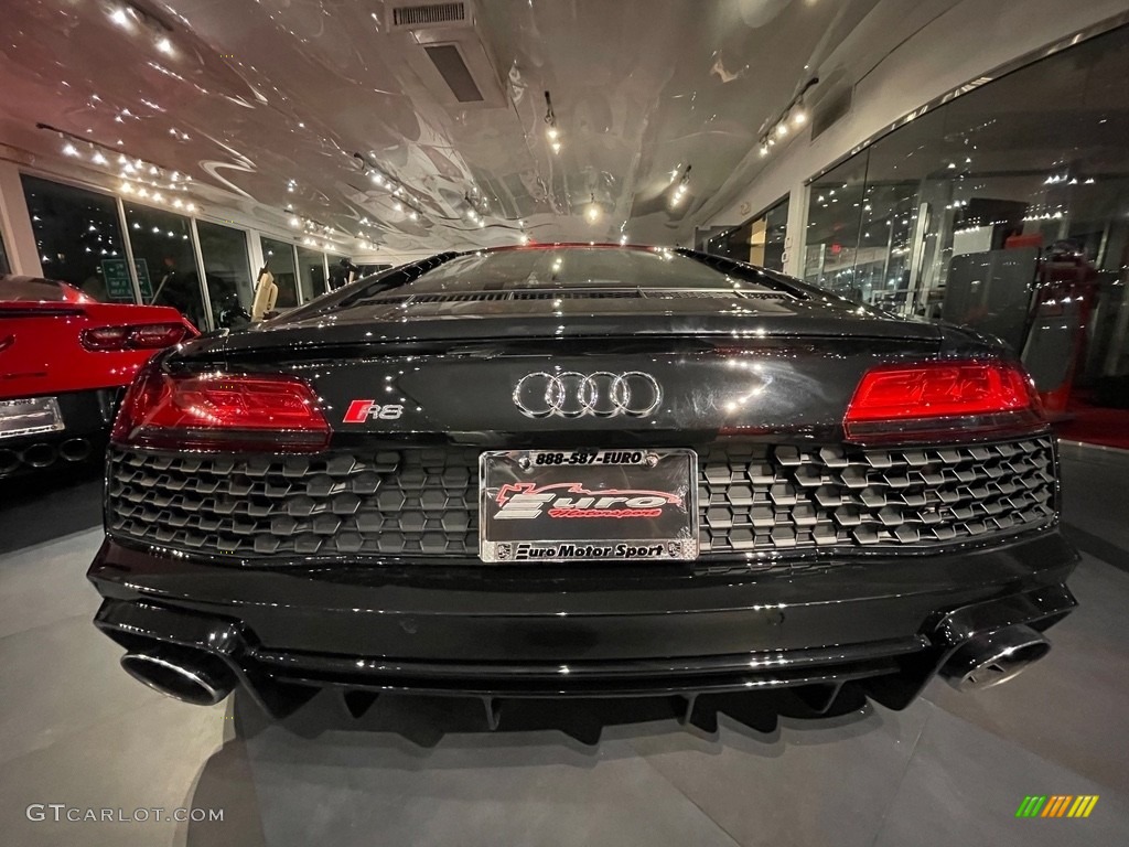2020 R8 V10 - Mythos Black Metallic / Black photo #4