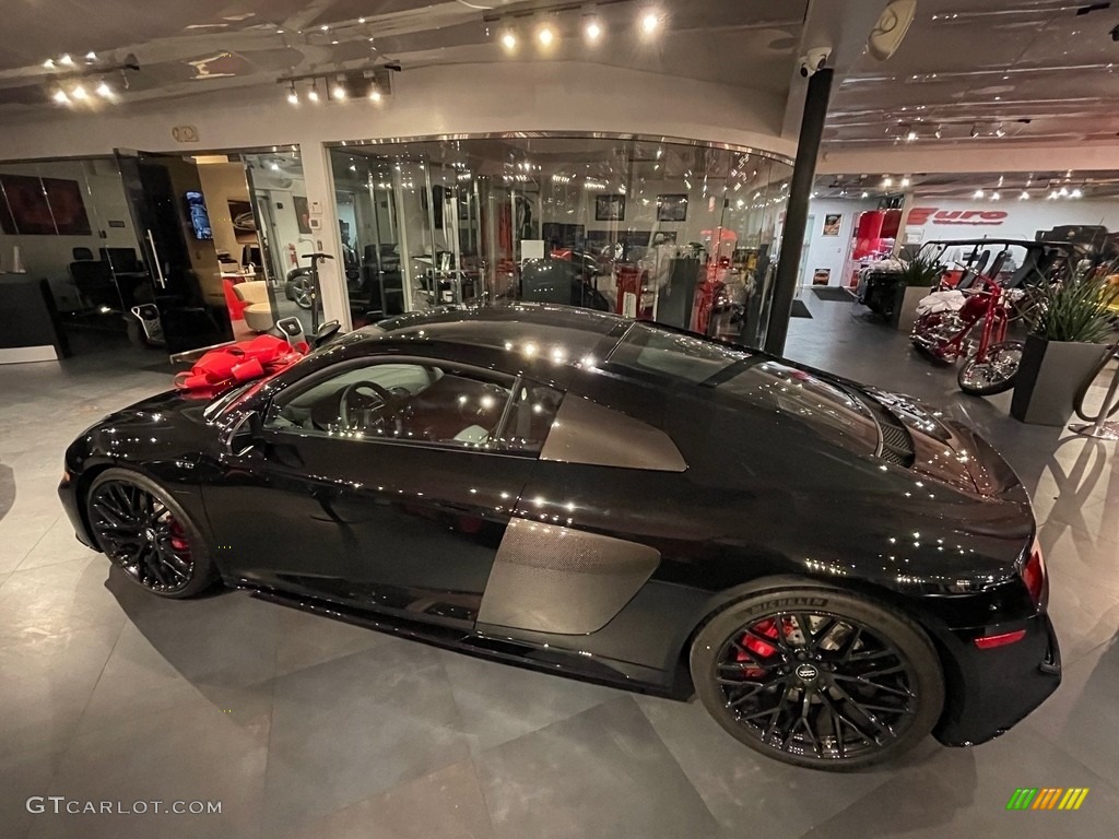 2020 R8 V10 - Mythos Black Metallic / Black photo #30
