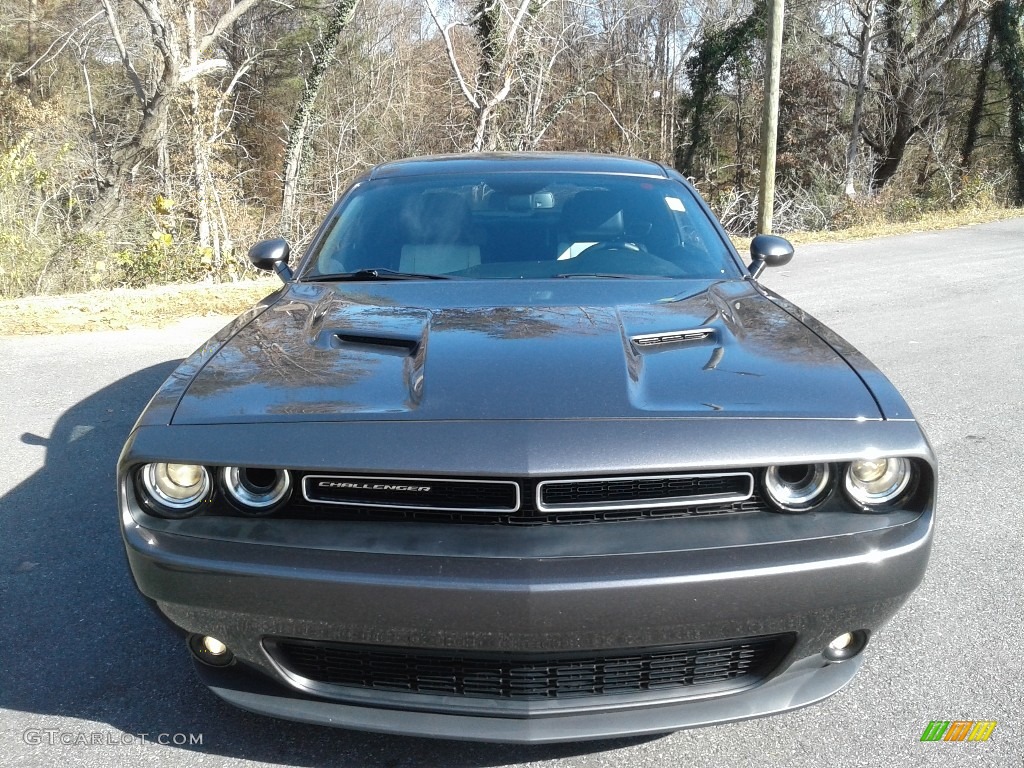 2018 Challenger SXT Plus - Granite / Black photo #4