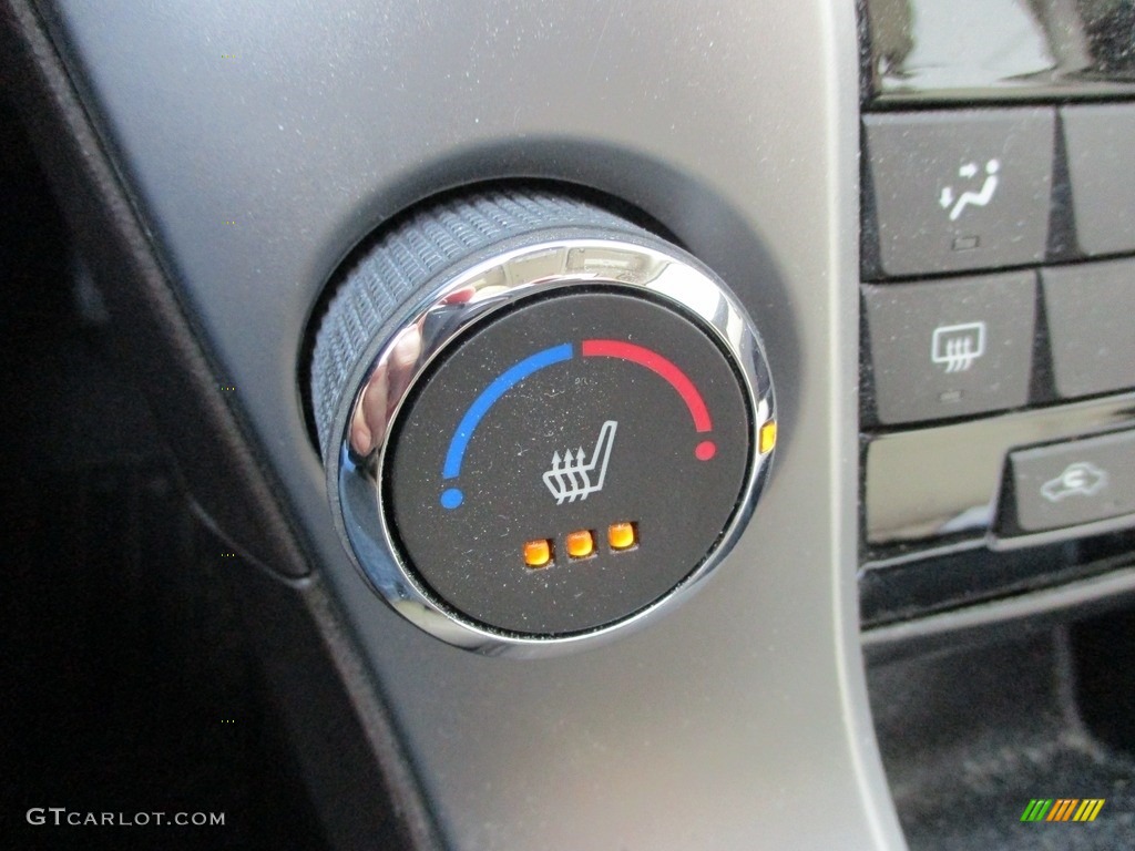 2013 Chevrolet Cruze LT Controls Photos