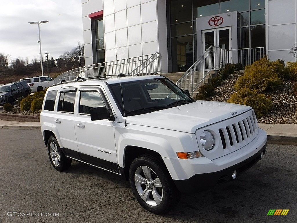 2014 Patriot Latitude 4x4 - Bright White / Dark Slate Gray/Light Pebble photo #1