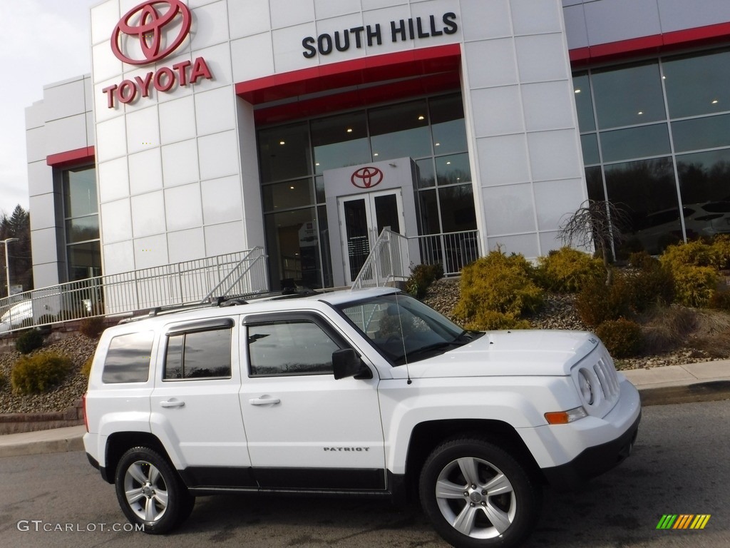 2014 Patriot Latitude 4x4 - Bright White / Dark Slate Gray/Light Pebble photo #2