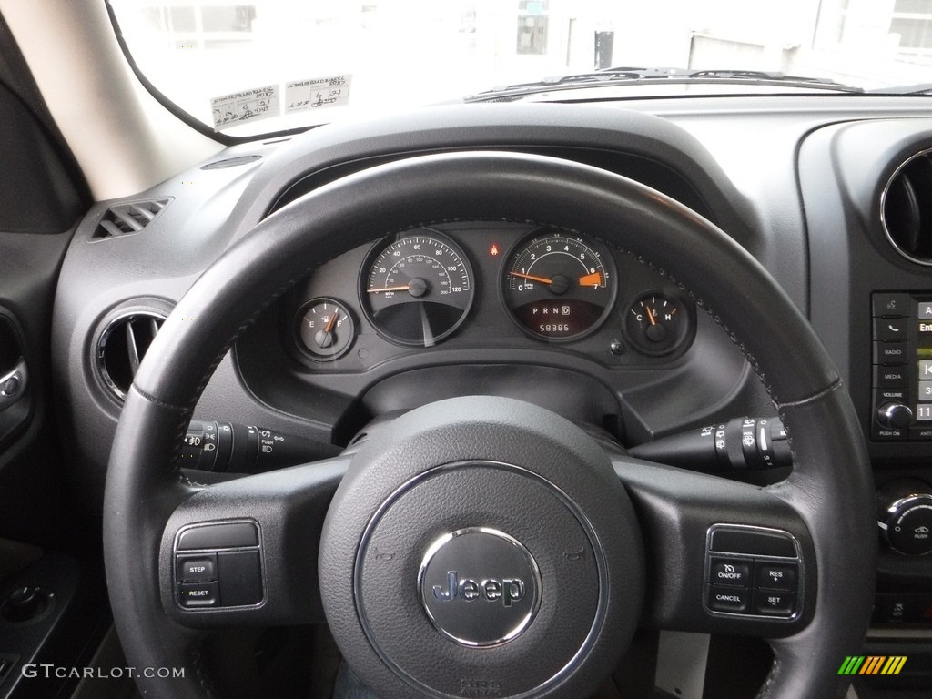 2014 Patriot Latitude 4x4 - Bright White / Dark Slate Gray/Light Pebble photo #5