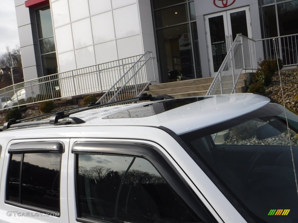 2014 Patriot Latitude 4x4 - Bright White / Dark Slate Gray/Light Pebble photo #10