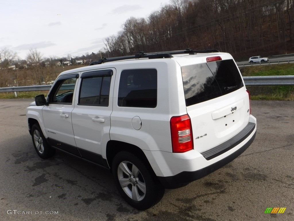 2014 Patriot Latitude 4x4 - Bright White / Dark Slate Gray/Light Pebble photo #14