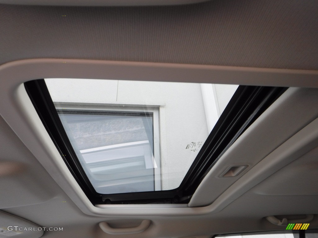 2014 Patriot Latitude 4x4 - Bright White / Dark Slate Gray/Light Pebble photo #17