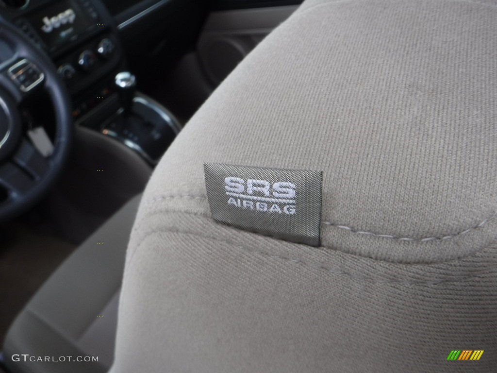 2014 Patriot Latitude 4x4 - Bright White / Dark Slate Gray/Light Pebble photo #21