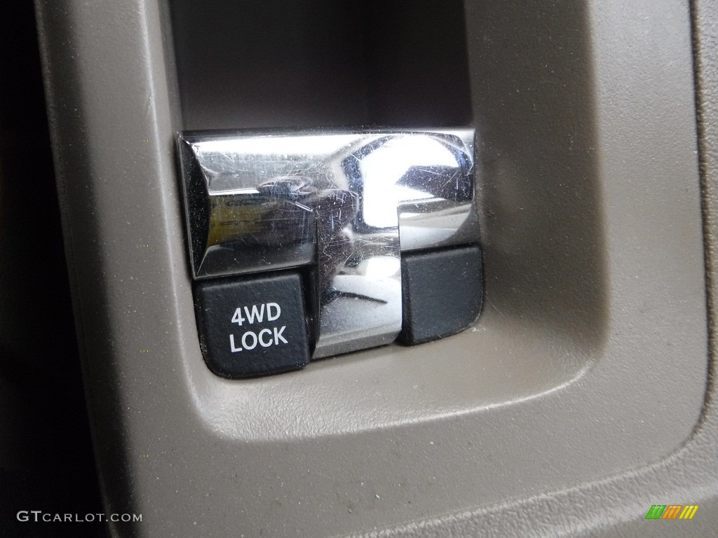 2014 Patriot Latitude 4x4 - Bright White / Dark Slate Gray/Light Pebble photo #24