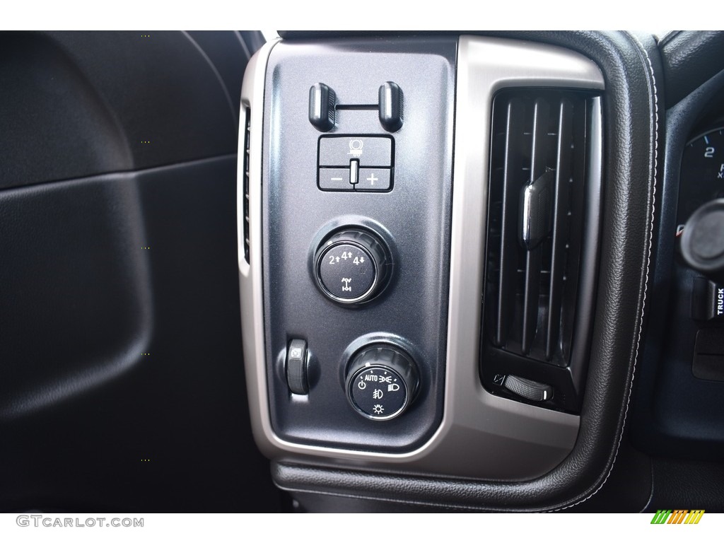 2017 GMC Sierra 3500HD Denali Crew Cab 4x4 Controls Photo #140528932