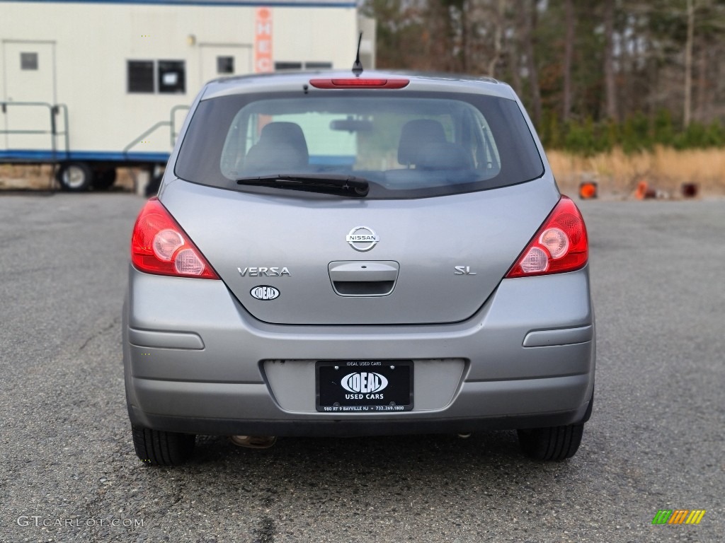 2009 Versa 1.8 S Hatchback - Magnetic Gray / Charcoal photo #4