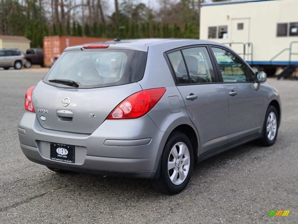 2009 Versa 1.8 S Hatchback - Magnetic Gray / Charcoal photo #5