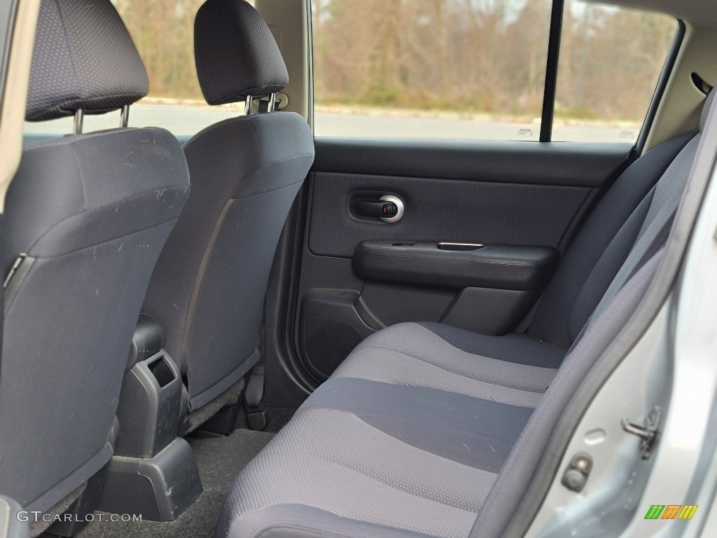 2009 Versa 1.8 S Hatchback - Magnetic Gray / Charcoal photo #11