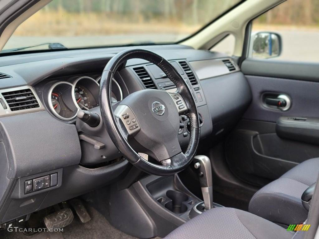 2009 Versa 1.8 S Hatchback - Magnetic Gray / Charcoal photo #14