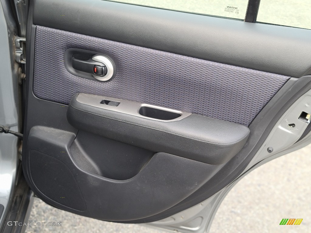 2009 Versa 1.8 S Hatchback - Magnetic Gray / Charcoal photo #17