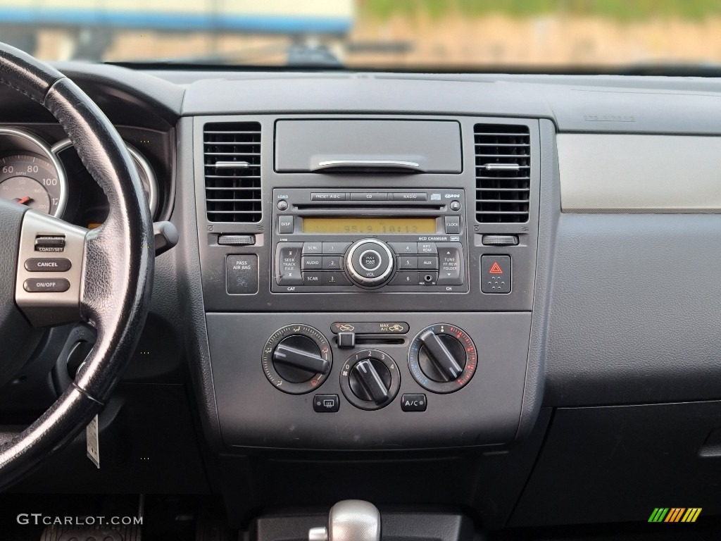 2009 Versa 1.8 S Hatchback - Magnetic Gray / Charcoal photo #21