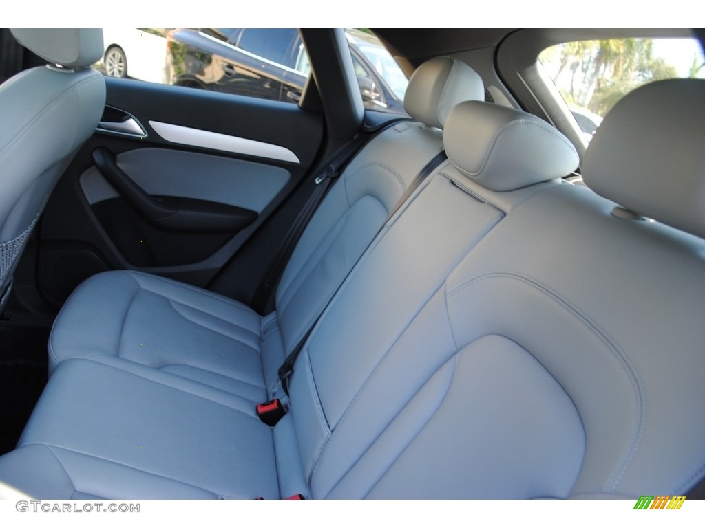 2017 Q3 2.0 TFSI Premium Plus - Utopia Blue Metallic / Rock Gray photo #10