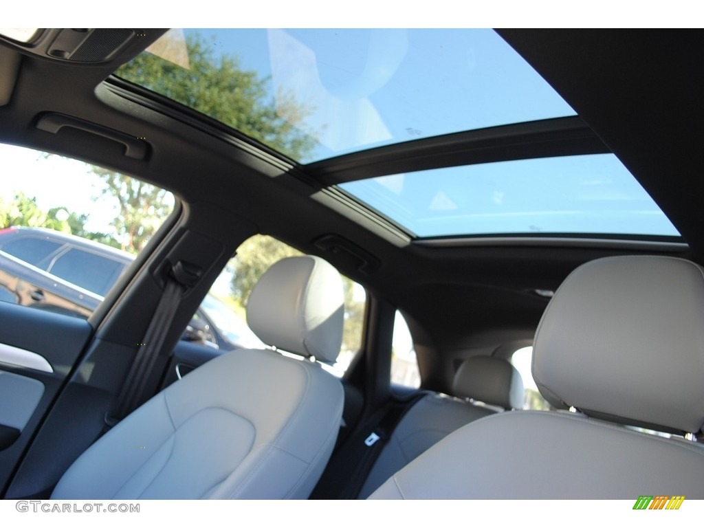 2017 Audi Q3 2.0 TFSI Premium Plus Sunroof Photos