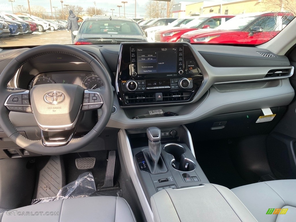 2021 Toyota Highlander XLE AWD Graphite Dashboard Photo #140540901