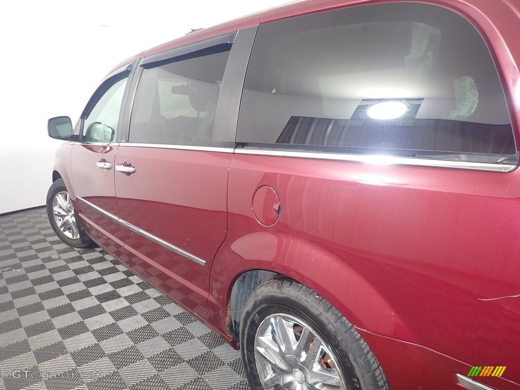 2008 Town & Country Limited - Inferno Red Crystal Pearlcoat / Medium Slate Gray/Light Shale photo #20