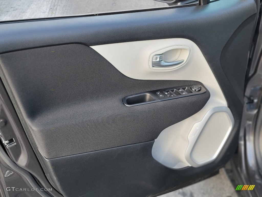 2021 Jeep Renegade Latitude 4x4 Black/Ski Gray Door Panel Photo #140557309