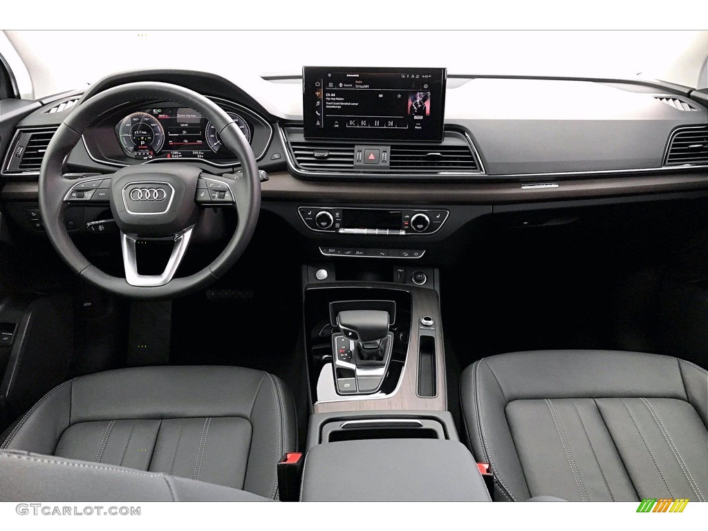 2021 Audi Q5 Premium quattro Black Dashboard Photo #140561212