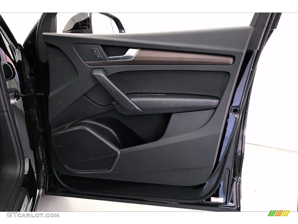 2021 Audi Q5 Premium quattro Door Panel Photos