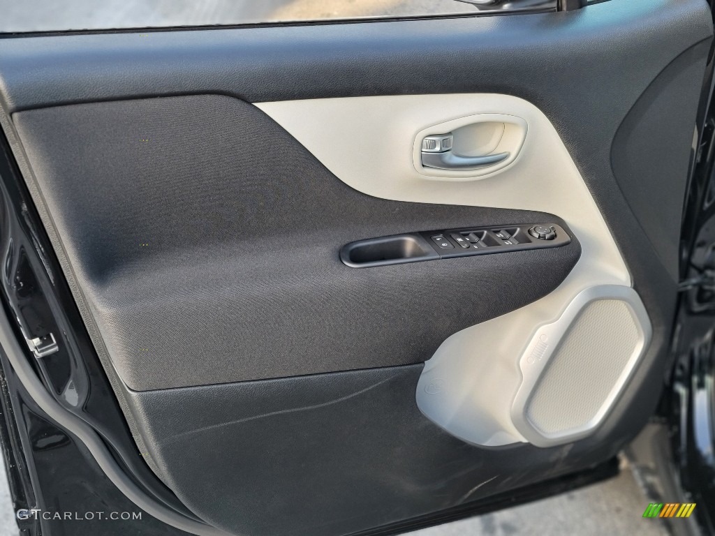 2021 Jeep Renegade Latitude 4x4 Door Panel Photos